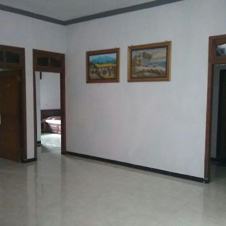 Hotel "Ngebel Indah" Εξωτερικό φωτογραφία